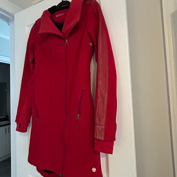 Titika red activewear water repellant jacket/coat with functional features. - Picture 5 of 9